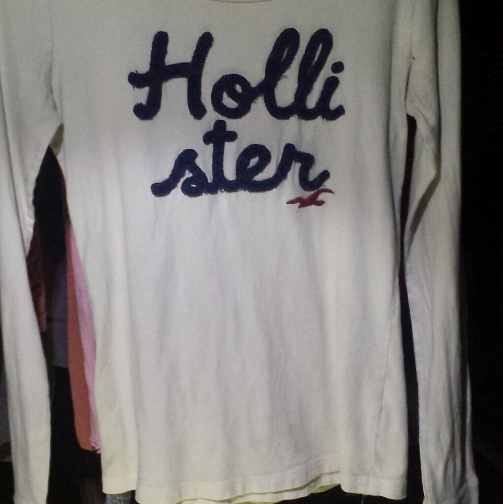 White hollister T-shirt